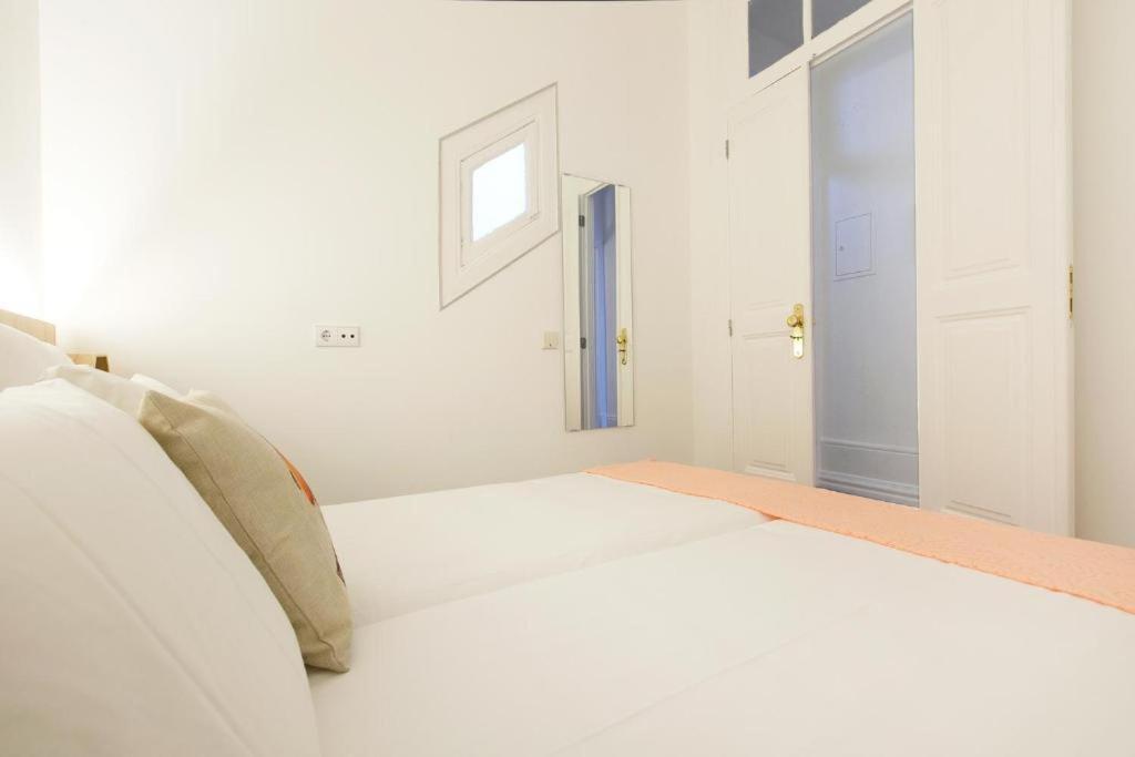 Pretty Clerigos 132 Apartment Porto Luaran gambar